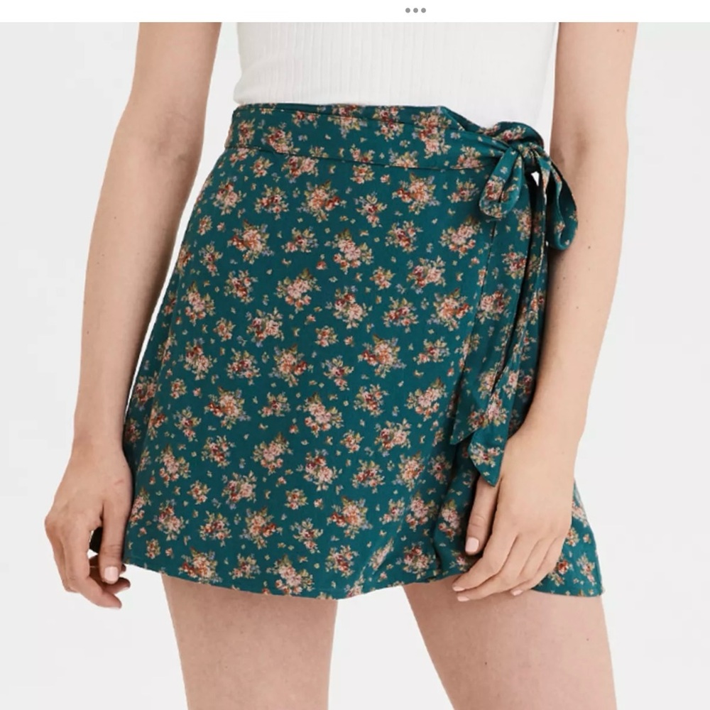 American Eagle Green Floral Women’s XS High-Waisted Wrap Mini Skirt - EUC